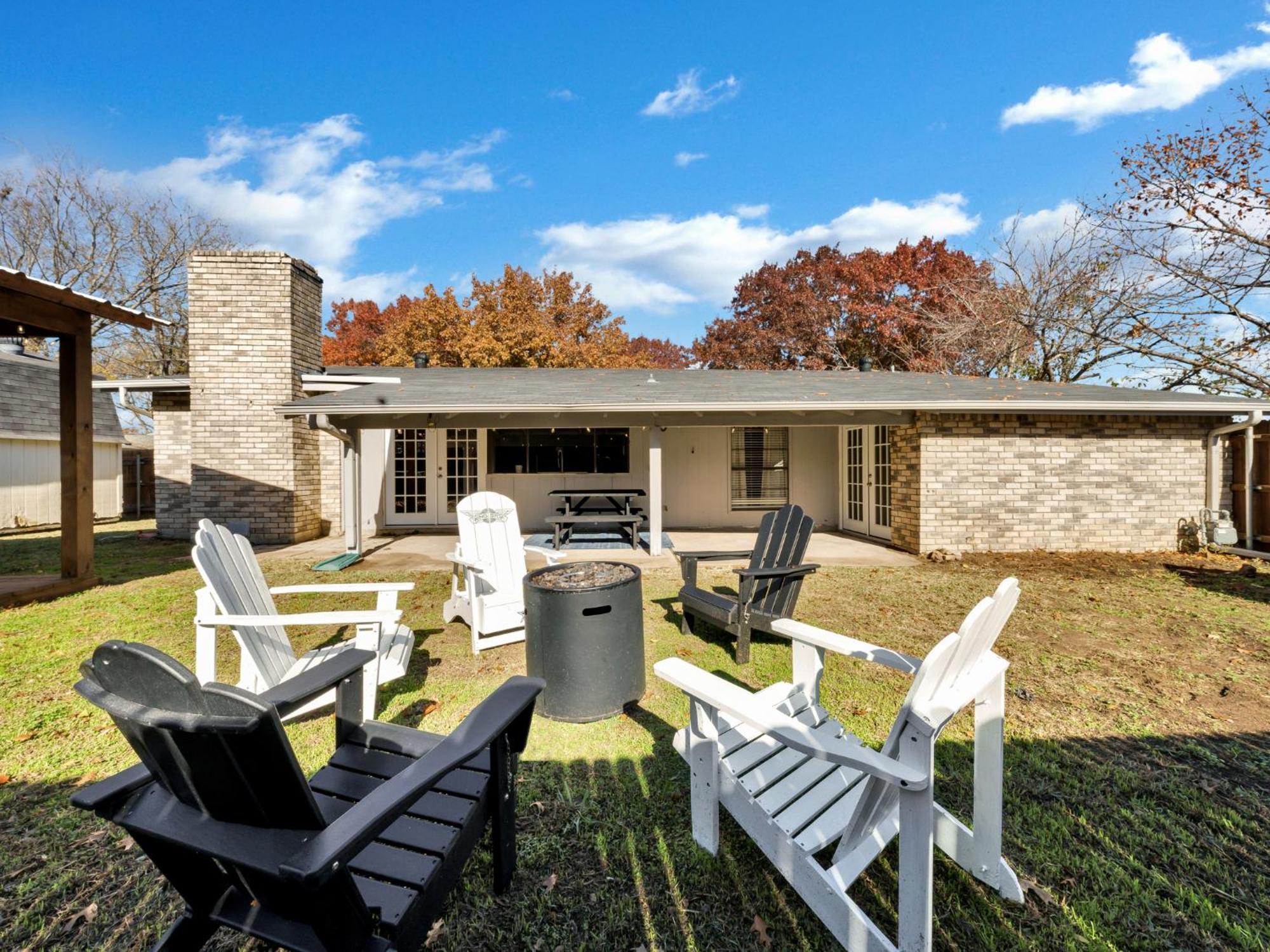 The Butterfly Haven Retreat Villa Grand Prairie Exterior photo